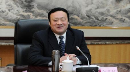 Bắt giữ quan chức có cả 'tiểu đội bồ nhí'