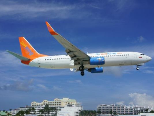Máy bay hạ cánh khẩn cấp ở Mỹ vì rơi vào vùng nhiễu động mạnh