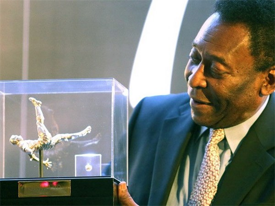 Huyền thoại người Brazil Pele biến tóc thành kim cương