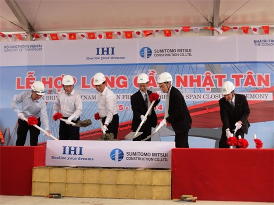 Cầu Nhật Tân đã chính thức nối liền hai bờ sông Hồng
