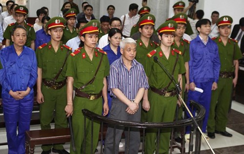 Chủ tọa tuyên bố hoãn phiên tòa xét xử bầu Kiên