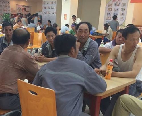 Người dân nhiệt tình giúp đỡ công nhân TQ ở Vũng Áng