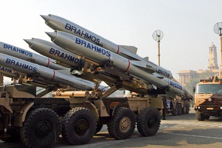Nga, Ấn Độ hợp tác chế tạo tên lửa BrahMos siêu thanh