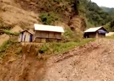 Video lũ quét kinh hoàng, cuốn phăng đường tại Lai Châu