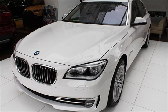 Đại chiến xe sang Việt, xế xịn BMW hạ giá hơn 300 triệu