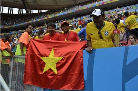 Bất ngờ khi cờ Việt Nam tung bay tại World Cup