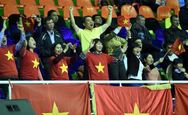 Người Việt ở Uzbekistan: Dừng mọi hoạt động, dành trọn con tim cho U23