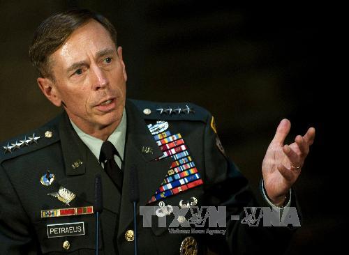 Cựu Giám đốc CIA lĩnh 2 năm tù treo