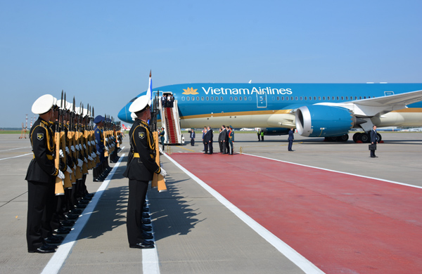 Tin ảnh: Lễ đón Tổng Bí Thư Nguyễn Phú Trọng và đoàn Đại biểu cấp cao Việt Nam tại Vnukovo 2- Moskva