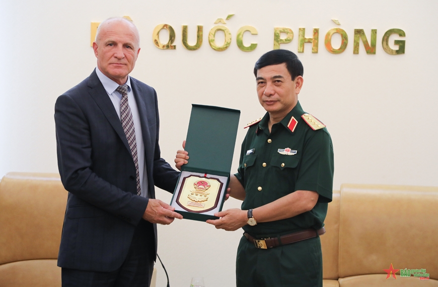 Đại tướng Phan Văn Giang tiếp các nhà khoa học, lãnh đạo Viện Nghiên cứu khoa học dược liệu và tinh dầu Liên bang Nga