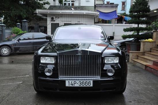 Đại gia giấu tên tặng siêu xe Rolls Royce cho dân vùng lũ là ai?