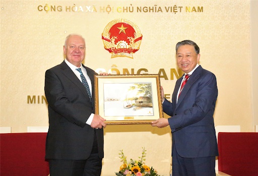 Bộ trưởng Tô Lâm tiếp Đại sứ Liên bang Nga