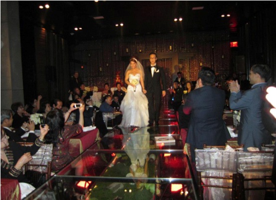 Minh Tuyết rạng rỡ trong đám cưới