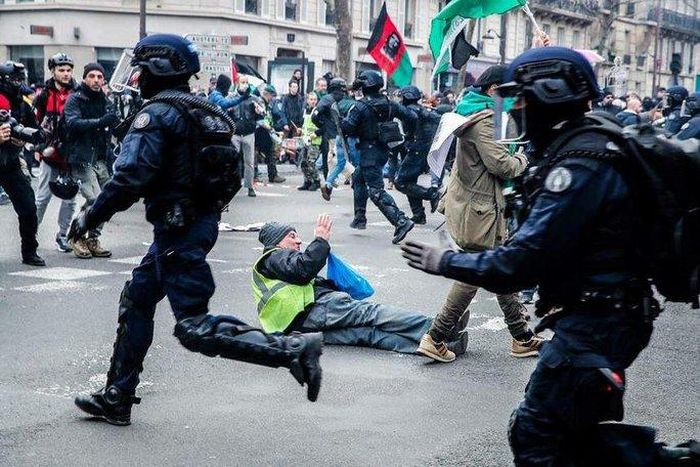 Pháp ngày càng ''nóng'' vì cải cách lương hưu của Tổng thống Macron