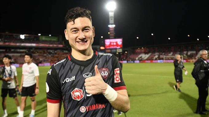 FIFA cho phép Văn Lâm chuyển sang Cerezo Osaka