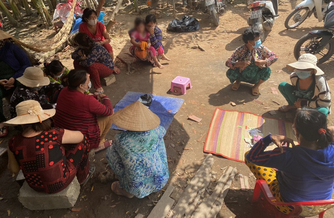Bắt quả tang 12 phụ nữ đánh bài ăn tiền trong lúc giãn cách