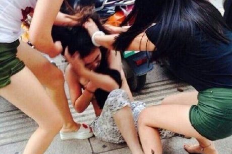 Gia đình văn hóa càng nhiều, văn hóa... càng xuống cấp?