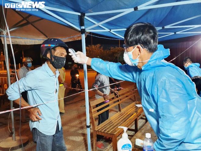 Những câu chuyện lay động lòng người giữa tâm dịch Đà Nẵng