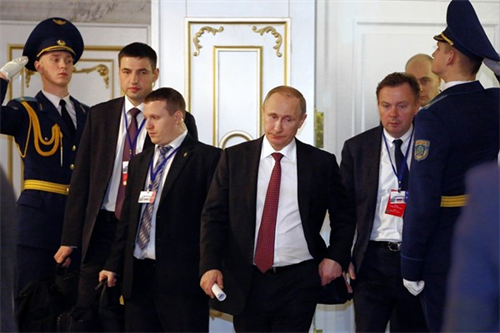 Dân Nga yêu Tổng thống Putin, dù sợ 