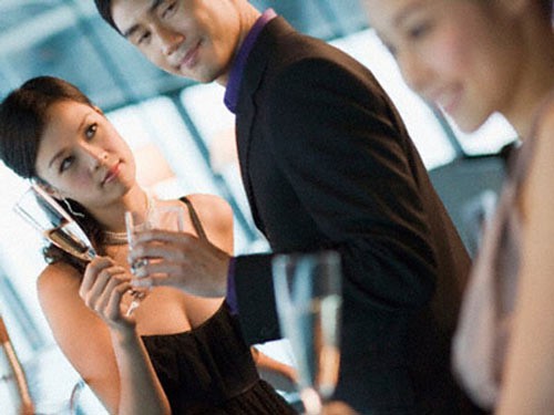 Đàn ông ngoại tình về nhà vẫn tốt với vợ con chỉ là câu nói biện minh