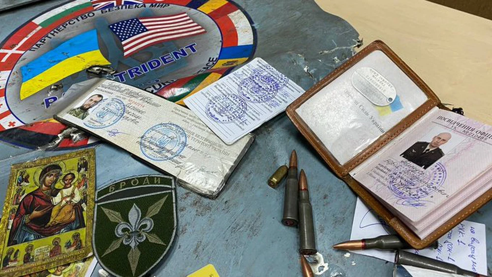 Chỉ huy Azov Ukraine ở Mariupol bỏ chạy, mặc lính - Nga liên tiếp diệt trực thăng giải cứu