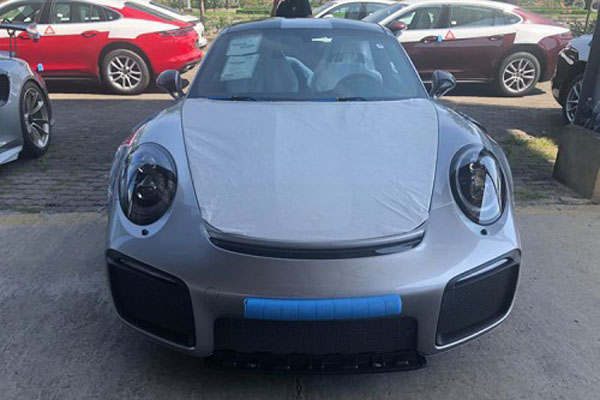 Cận cảnh siêu phẩm đường phố Porsche giá hơn 20 tỷ vừa cập cảng TP.HCM