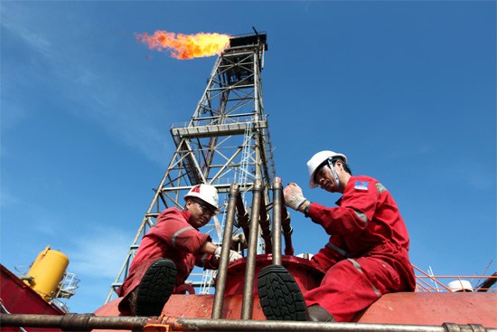 TT dầu TG ngày 21/11: Giá tăng do mong đợi việc cắt giảm sản lượng của OPEC
