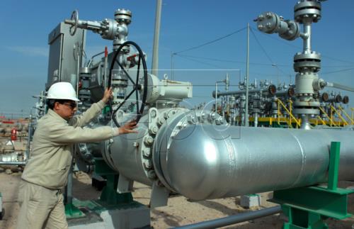 Giá dầu trên thị trường châu Á tăng 4%