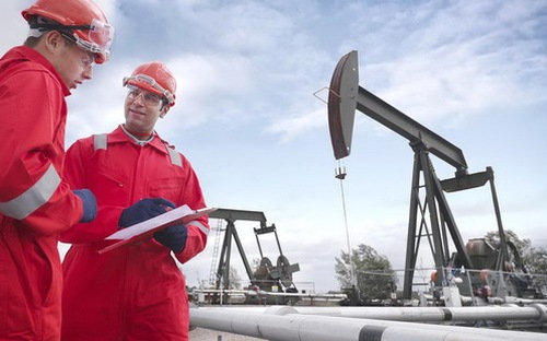 Giá dầu tăng 20% trong tháng 4