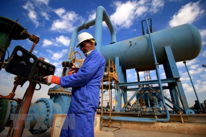 Thị trường dầu mỏ biến động vì biến thể Delta và căng thẳng Trung Đông