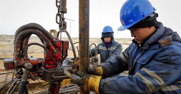 Giá dầu giảm không ngừng trên các thị trường