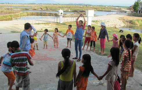 Mắng chửi, đòn roi không giúp trẻ nên người