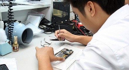 Hoảng với kiểu bảo hành điện thoại ở cửa hàng