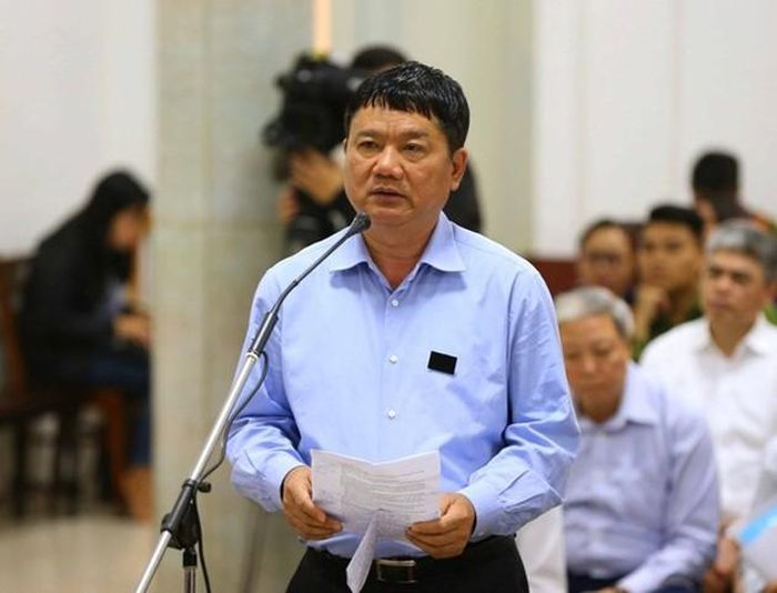 Sáng nay ông Đinh La Thăng cùng 18 bị cáo hầu tòa
