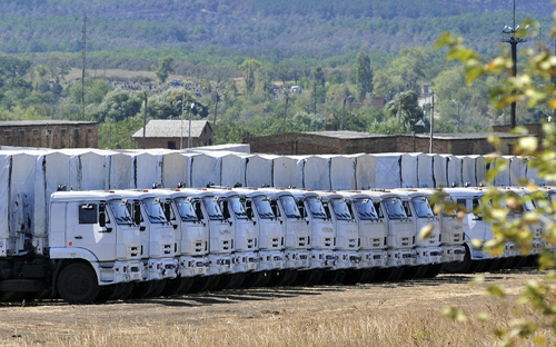 Đoàn xe nhân đạo thông quan biên giới Nga, tiến vào Ukraine