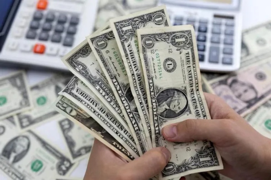 Fed phát tín hiệu giảm lãi suất, đồng đô-la Mỹ rớt giá thấp nhất 5 tuần