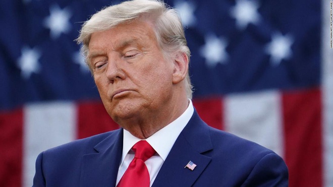 Tổng thống Trump gia hạn lệnh cấm nhập cảnh
