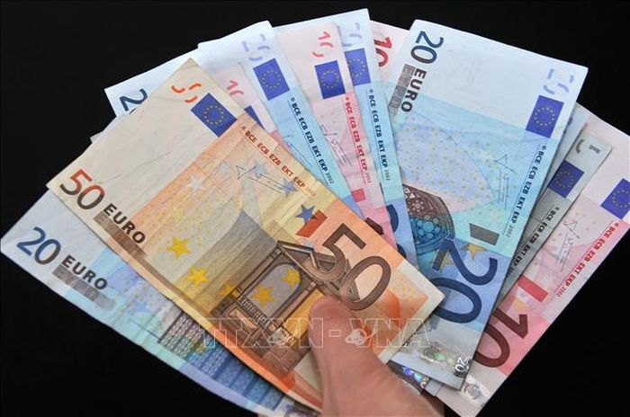ECB cần tiếp tục tăng lãi suất để chống lạm phát