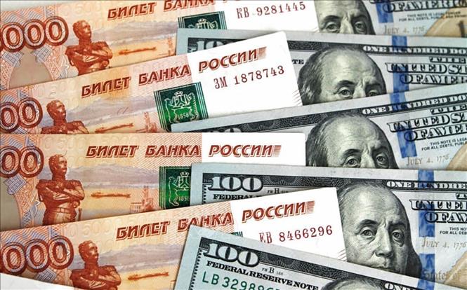 Giá trị đồng USD chạm mức thấp nhất trong hai năm so với đồng ruble của Nga