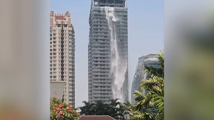 Khoảnh khắc cao ốc, nhà cửa đổ sập vì động đất 7,7 độ richter ở Myanmar