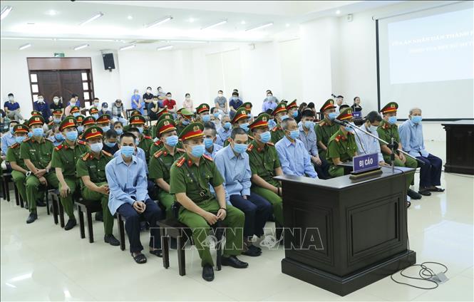 Nói lời sau cùng, nhiều bị cáo nức nở khóc, xin tha thứ và hưởng lượng khoan hồng