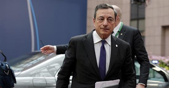 Đồng USD trôi dốc, euro lên đỉnh gần 2 năm sau tín hiệu từ ECB
