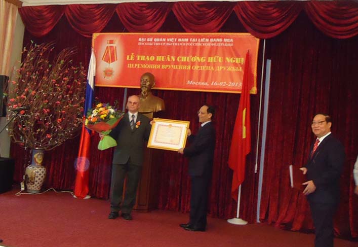 Lễ trao tặng Huân chương hữu nghị cho ông N. Kô-les-nic, CT Hội Cựu chiến binh Nga từng công tác ở VN