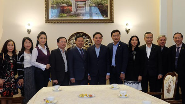 Phó Bí thư Thường trực Thành ủy TP. HCM thăm Đại sứ quán Việt Nam tại Nga