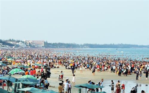 Vui chơi trên bãi biển không rác ở Vũng Tàu