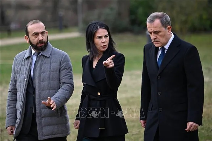 Các ngoại trưởng Armenia và Azerbaijan bắt đầu đàm phán hiệp ước hòa bình tại Đức