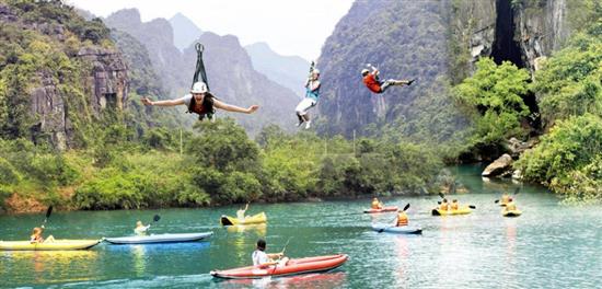 Du khách Anh bị nhân viên du lịch Việt Nam đòi 3 triệu đồng 