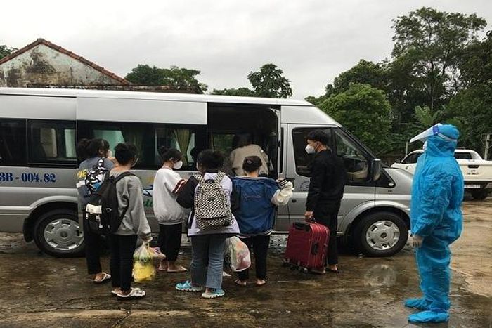 Sau cách ly tập trung, 12 người từ miền Nam về dương tính với nCoV