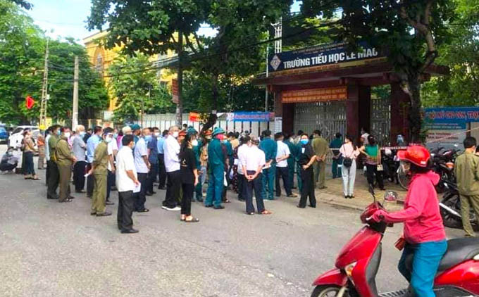 Đi tiêm vắc xin Covid-19 về, người đàn ông bị sốt và phát hiện dương tính