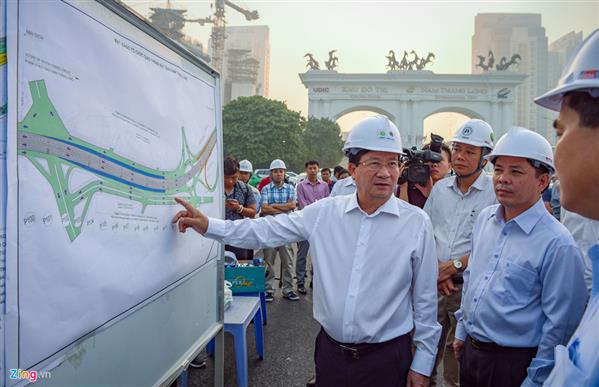 Phó thủ tướng Trịnh Đình Dũng đi thử tàu trên cao Cát Linh - Hà Đông